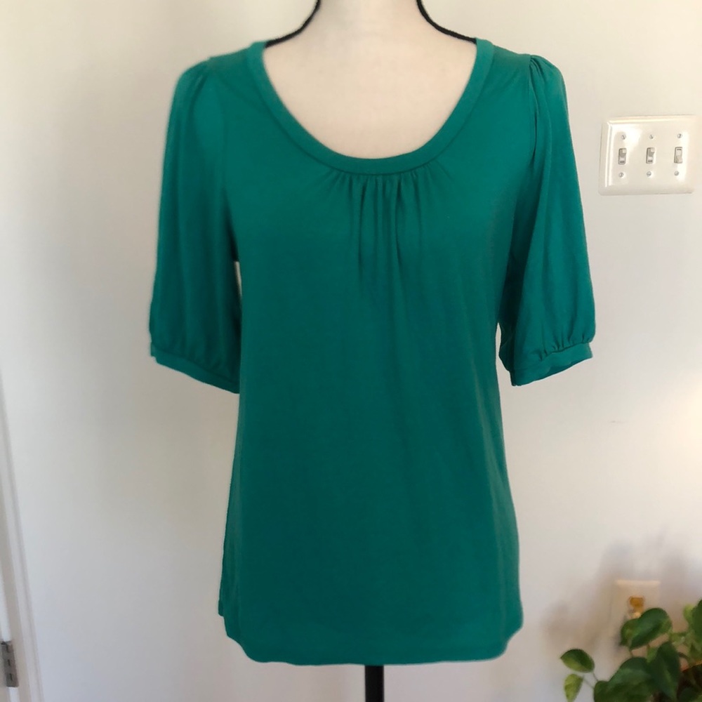 OLD NAVY green top